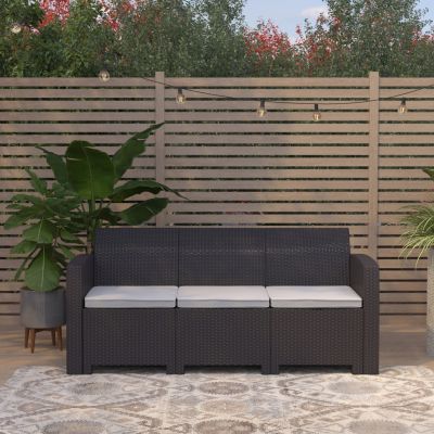 Merrick Lane Malmok Outdoor Furniture Resin Sofa Dark Gray Faux Rattan Wicker Pattern Patio 3-Seat Sofa With All-Weather Beige Cushions