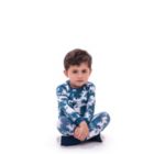 Alternate image 2 for Sleep On It Infant/Toddler Boys Tie Dye Clouds Snug Fit 2-Piece Pajama Sleep Set with Matching Socks