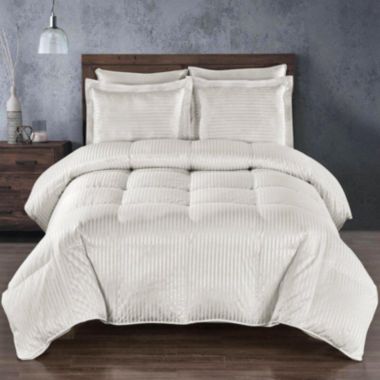 Egyptian Linens - Luxurious Silk 900 Thread Count Goose Down Comforter. View a larger version of this product image.
