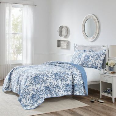 Slickblue King size 3 Piece Bed-in-a-Bag Reversible Blue White Floral Cotton Quilt Set. View a larger version of this product image.