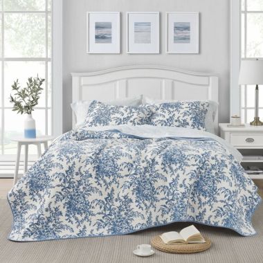 Slickblue King size 3 Piece Bed-in-a-Bag Reversible Blue White Floral Cotton Quilt Set. View a larger version of this product image.