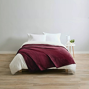 Sunbeam King Size Electric Fleece Heated Blanket in Garnet with Dual Zone. View a larger version of this product image.