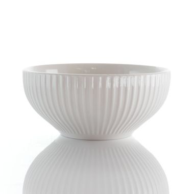 Elama Elle 18 Piece Porcelain Dinnerware Set with 2 Large Serving Bowls in White. View a larger version of this product image.