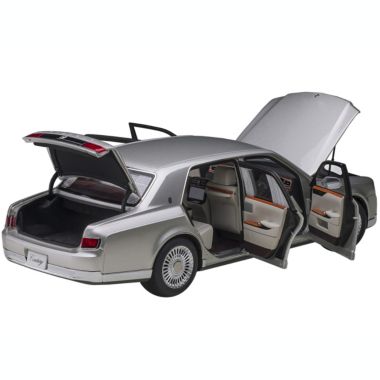 Carfaxo Toyota Century with Curtains RHD (Right Hand Drive) Silver Special Edition 1/18 Model Car by Autoart. View a larger version of this product image.