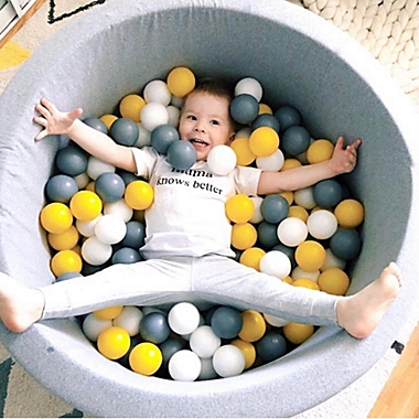 Boomboleo Ball Pit with 200 Balls Yellow Star. View a larger version of this product image.