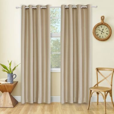 Lyndale Décor Aberdeen Blackout Curtain. View a larger version of this product image.