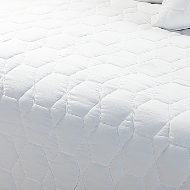 Karat Home Jeanne 6 Piece Honeycomb Quilt Set in White (Daybed). View a larger version of this product image.