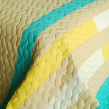 Blancho Bedding Something Like Wonderful 3PC Vermicelli-Quilted Patchwork Quilt Set (Full/Queen Size). View a larger version of this product image.