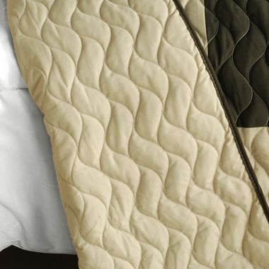 Blancho Bedding Oh My Love 3PC Vermicelli-Quilted Patchwork Quilt Set (Full/Queen Size). View a larger version of this product image.