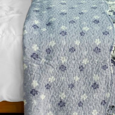 Blancho Bedding Noble Garden Cotton 3PC Vermicelli-Quilted Patchwork Quilt Set (Full/Queen Size). View a larger version of this product image.