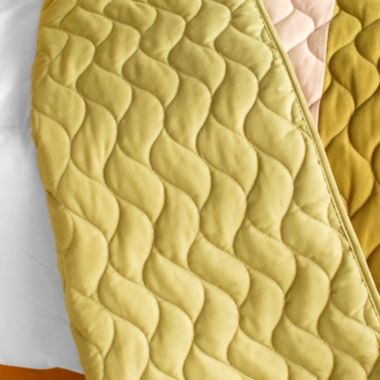 Blancho Bedding Last Winter 3PC Vermicelli-Quilted Patchwork Quilt Set (Full/Queen Size). View a larger version of this product image.